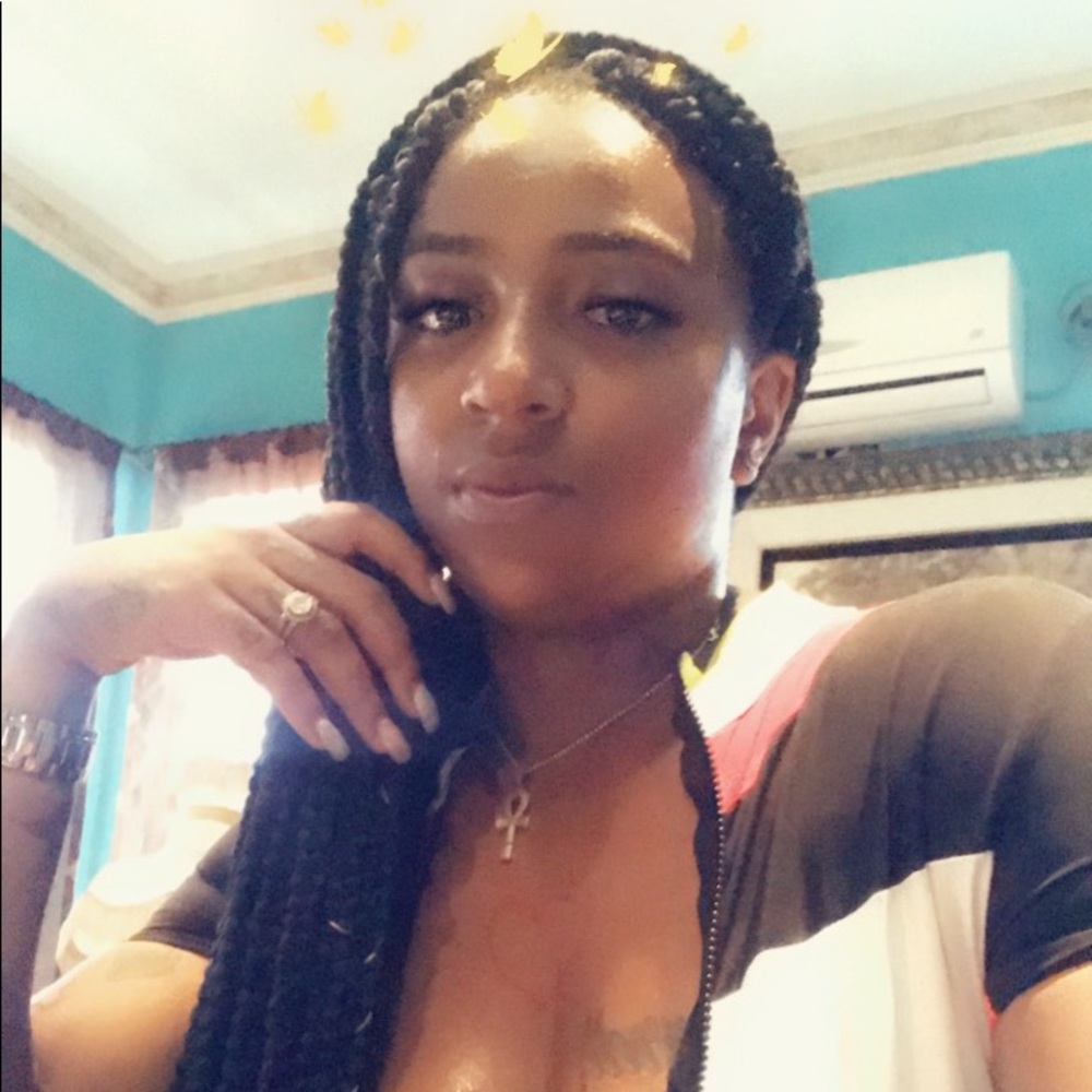 Meet your Posher, Vanessa